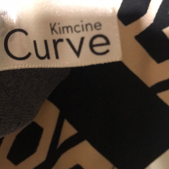 Kimcine Curve Crop Top - Picture 7 of 7